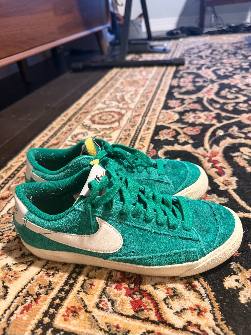 Nike Blazer Low Tops 77 - Suede Low-Top Sneakers with White Swoosh